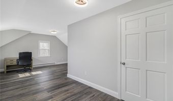 53 River Run Rd, Middletown, RI 02842