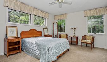 11 Tanglewood Dr, Danbury, CT 06811