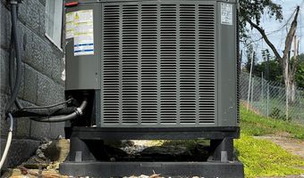 101 Lyons St, Adena, OH 43901