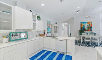 201 Orange Tree Dr, Atlantis, FL 33462