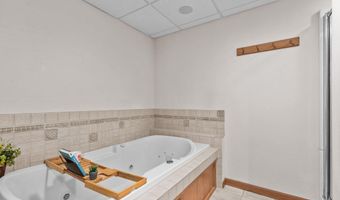 301 E WAYFARER Ln, Appleton, WI 54913