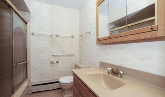 831 S Mitchell Ave, Arlington Heights, IL 60005