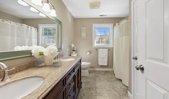 31 Nathan Hale Ct, Cheshire, CT 06410