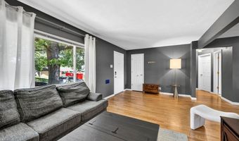 9828 Whitcomb Ln, Affton, MO 63123