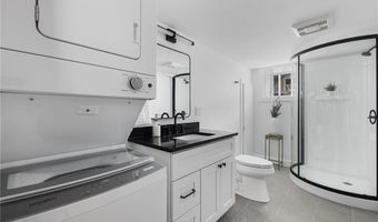 104 Second St, Newport, RI 02840