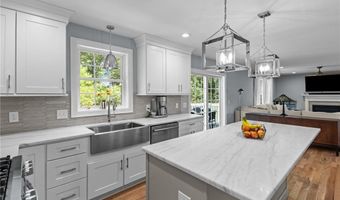 51 Kenyon Hill Trl, Richmond, RI 02898