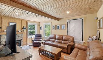 25 Pineland St, North Kingstown, RI 02852