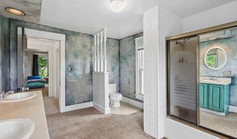 512 N D St, Albia, IA 52531