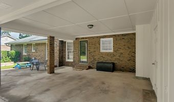 2704 PINE MANOR Ln, Albany, GA 31707