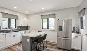 1418 Rapids St, Adel, IA 50003