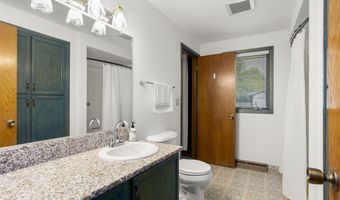 2601 S GREENVIEW St, Appleton, WI 54915
