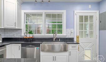 14 E 54th St, Savannah, GA 31405