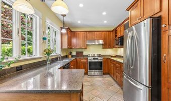17 Ridge Rd, Danbury, CT 06810
