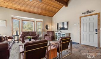 502 Lake Cascade Pkwy 6, Cascade, ID 83611