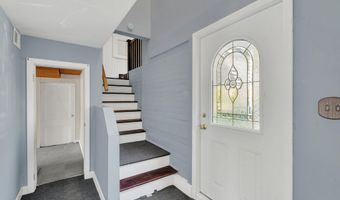 58 Grove St Ext, Branford, CT 06405