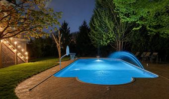 3 BLACKWOLF Ct, Algonquin, IL 60102