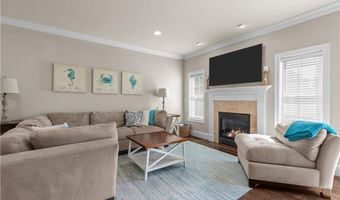 5 Lowndes St, Newport, RI 02840