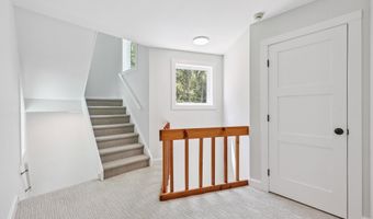 90 Red Hill Rd, Branford, CT 06405