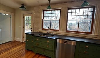 100 Maple Ave, Barrington, RI 02806