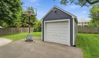91 Sowams Rd, Barrington, RI 02806