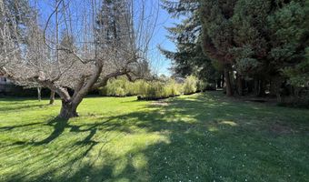 925 7TH St, Brookings, OR 97415