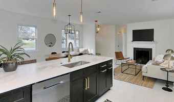 2501 CREST St, Alexandria, VA 22302