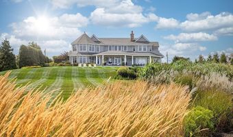 135 Cliff Dr, Narragansett, RI 02882