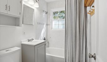 2147 S OAKLAND St, Arlington, VA 22204
