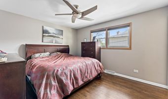 1005 E Orchard St, Arlington Heights, IL 60005