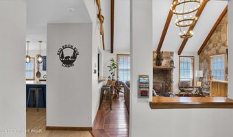 42 Ottomanelli Dr, Albrightsville, PA 18210