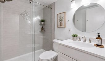 4335 AMERICANA Dr 203, Annandale, VA 22003