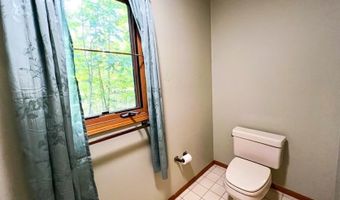 457 E Pioneer Trl, Aurora, OH 44202