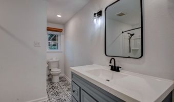 996 Hacienda Dr, Benton, AR 72019