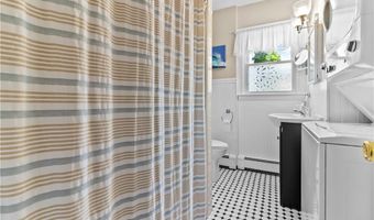 291 Maple Ave 1, Barrington, RI 02806