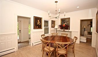 215 Coggeshall Ave, Newport, RI 02840