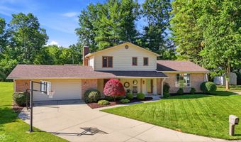 825 Queenswood Ct, Indianapolis, IN 46217