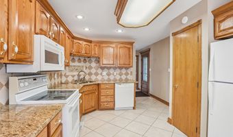 1046 8th St SE, Altoona, IA 50009