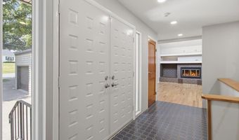 5 Newell Ct, Albany, NY 12204