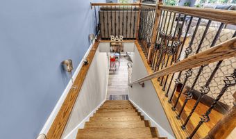 156 Magnolia Ln, Middletown, NJ 07748