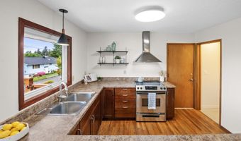 410 Pleasant Ave, Astoria, OR 97103