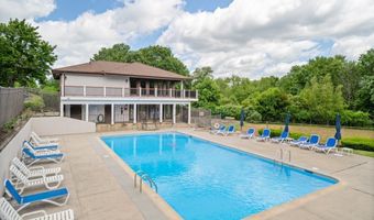 27 Crows Nest Ln 7E, Danbury, CT 06810