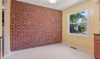 240 S Park Dr, Aurora, OH 44202