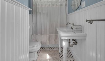 50 Portsmouth Rd, Amesbury, MA 01913