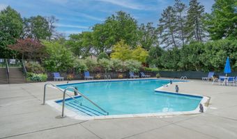 672 Greenhills Dr, Ann Arbor, MI 48105