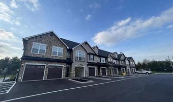 1047 Cetronia Rd 4, Upper Macungie, PA 18031