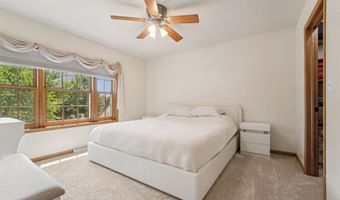 228 E THORNBROOK Ln, Appleton, WI 54913