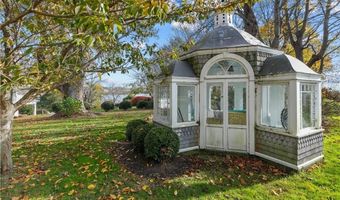44 Bliss Mine Rd 4, Middletown, RI 02842