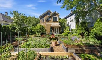 6 Brooks Ave, Newport, RI 02840