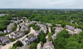 1872 Ridgeview Circle Dr, Ballwin, MO 63021