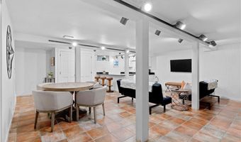 1 Harborview Dr, Newport, RI 02840